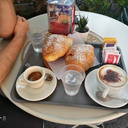B&B Carme ナポリ エクステリア 写真